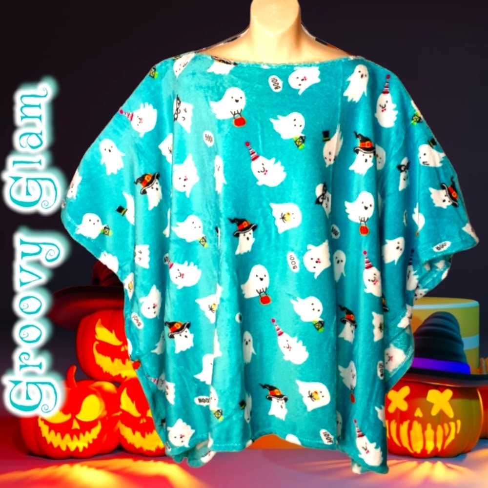 GROOVY GLAM Halloween Plush Poncho Ghosts Graphic Print on Blue
